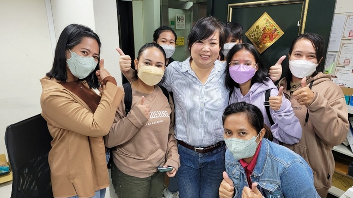 歡迎來到台灣的印尼外籍看護！在這裡，我們將一起為受照顧者們帶來愛與關懷！ 即便是假日，我們的服務也是持續中喔~~